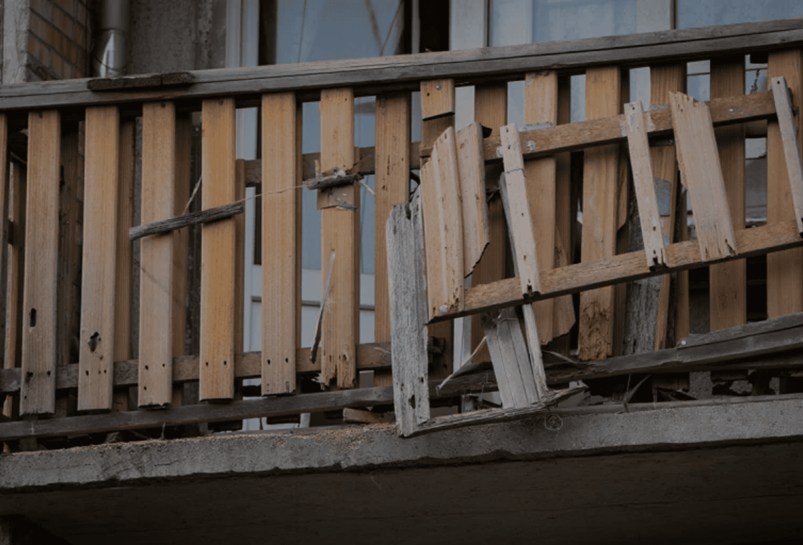 Defective railings or balconies